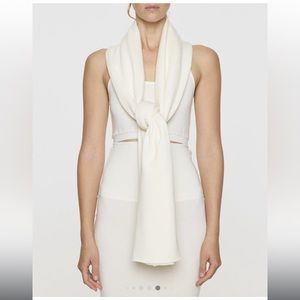 Bleusalt scarf in unbleached. Very good condition